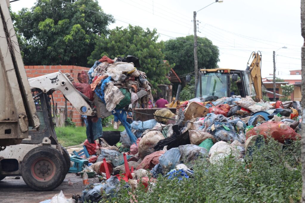 En Santa Cruz, retiran 10 toneladas de basura de una vivienda saturada de residuos reciclables 2 reci 2