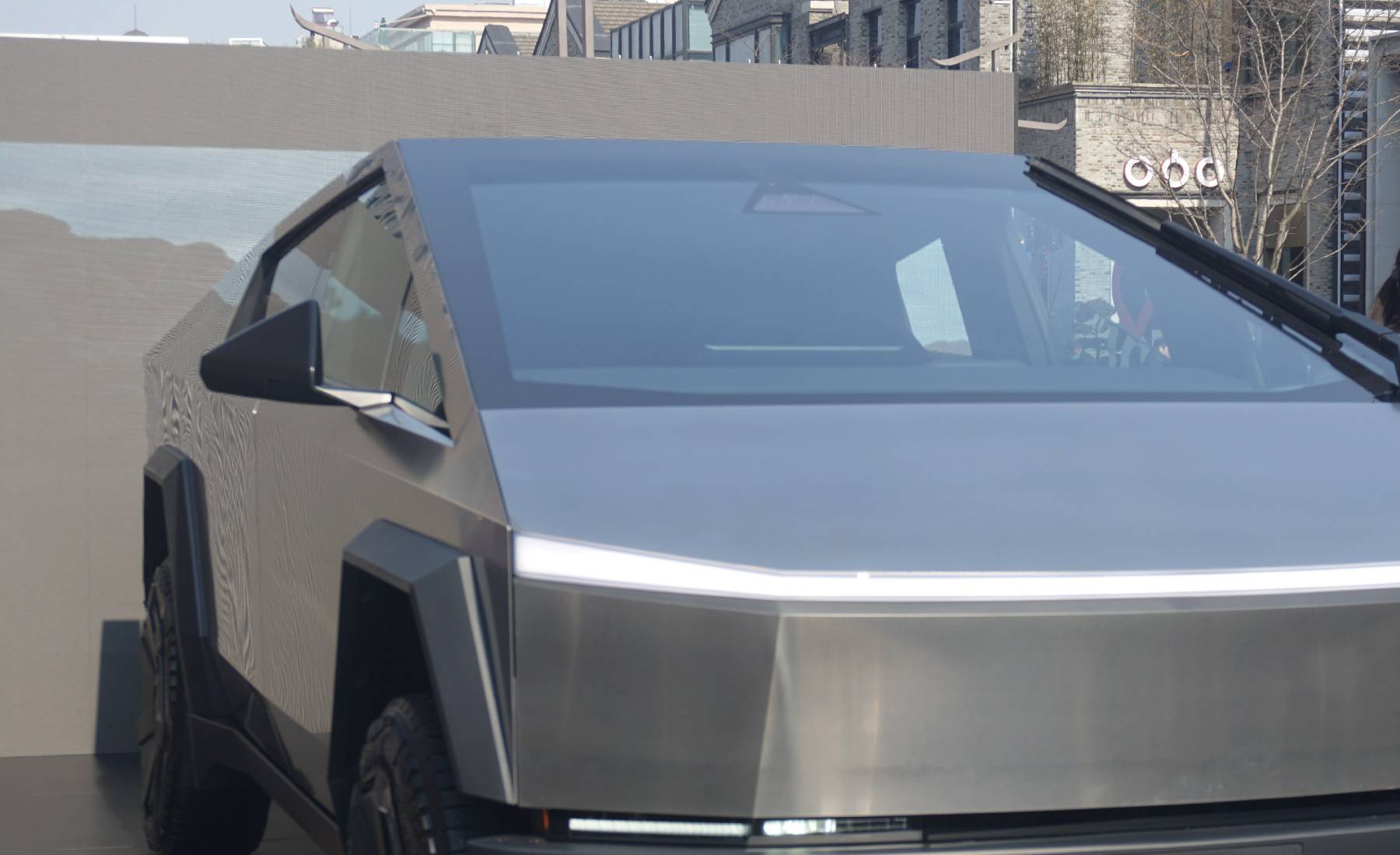 El coche con el parabrisas más grande del mundo: el cristal cuesta más de 1.700 euros 2 Tesla Cybertruck