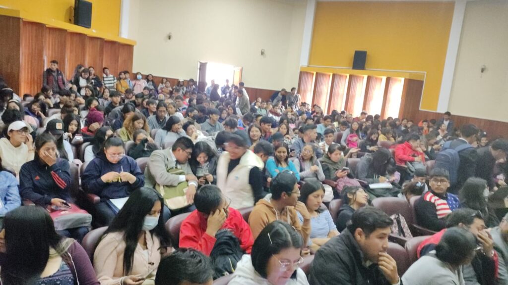 Vicente Cuéllar, el candidato cruceño que gana simpatía en el occidente: visitó La Paz y Oruro 1 VICENTE 2
