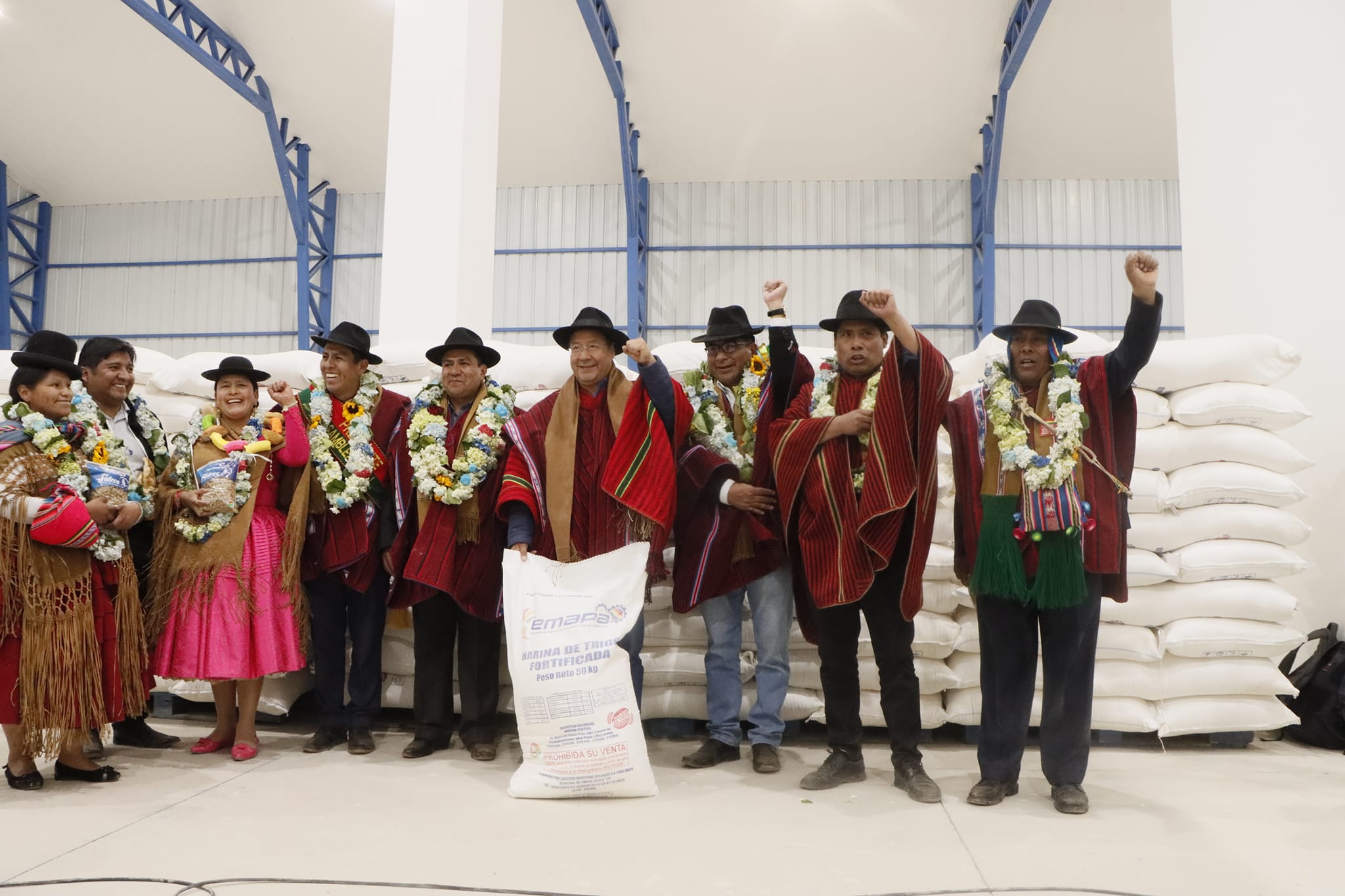 Luis Arce entrega planta de almacenamiento del trigo en Viacha: “Así se maneja la economía, neoliberales” 1 ArceQuintales