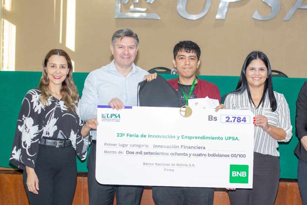 BNB promueve el talento joven en la Feria de Innovación y Emprendimiento de la UPSA 1 BNB FERIA UPSA 2