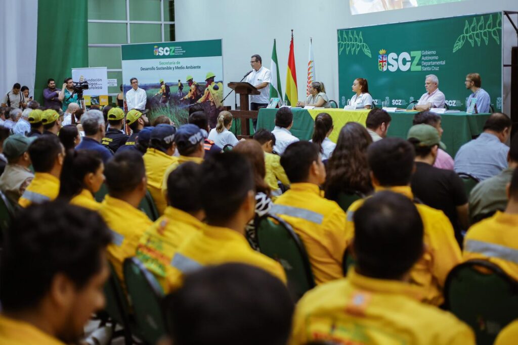 Gobernador en ejercicio firma decreto de aprobación de la “Política Departamental de Manejo Integral del Fuego” 1 DECRETO 2