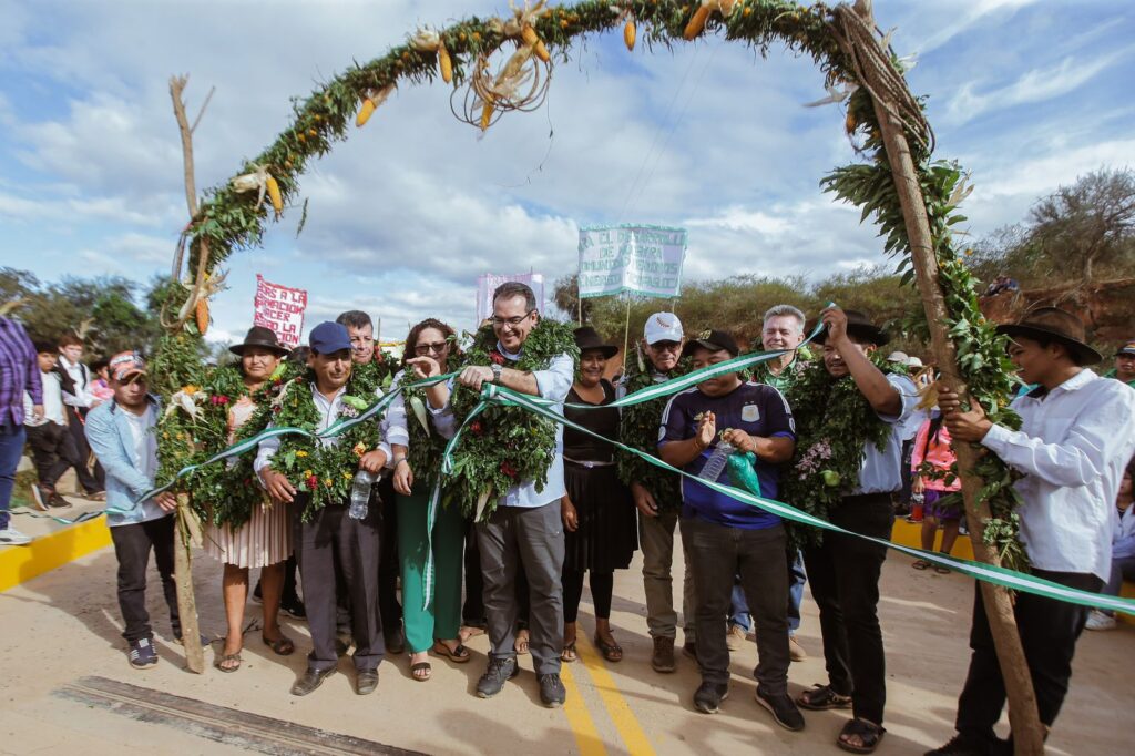 Gobernador en ejercicio hizo la entrega del puente Calamina” 1 GOBER 1