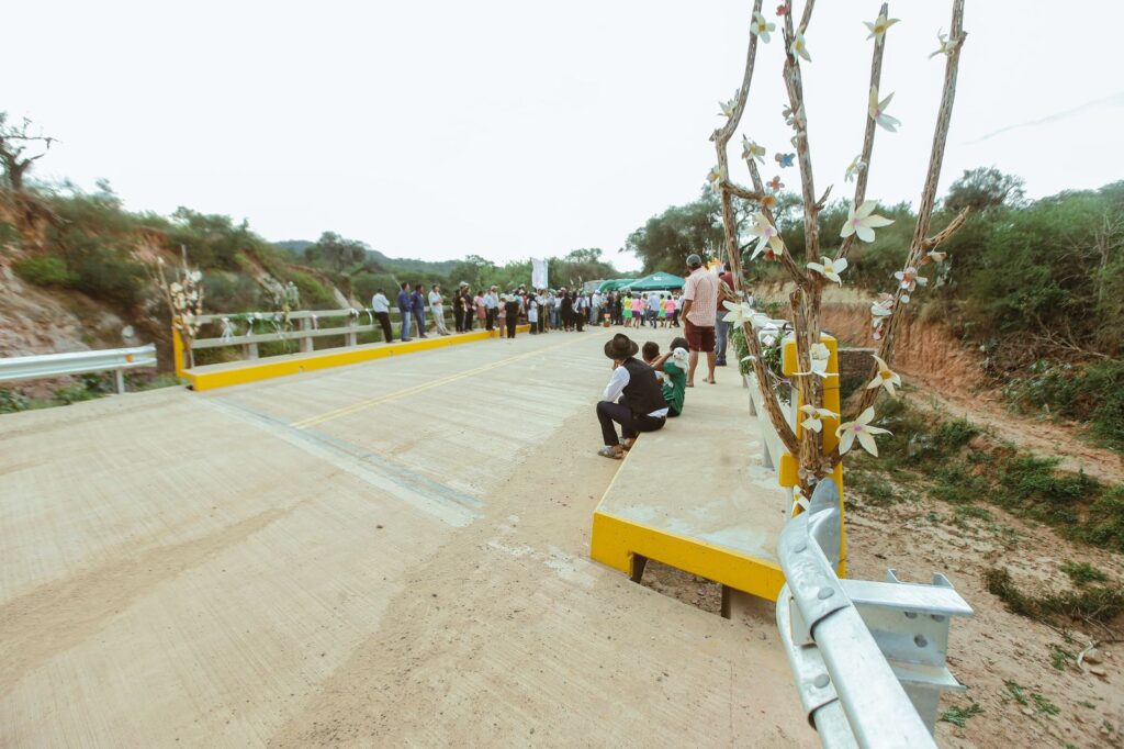 Gobernador en ejercicio hizo la entrega del puente Calamina” 2 GOBER 3