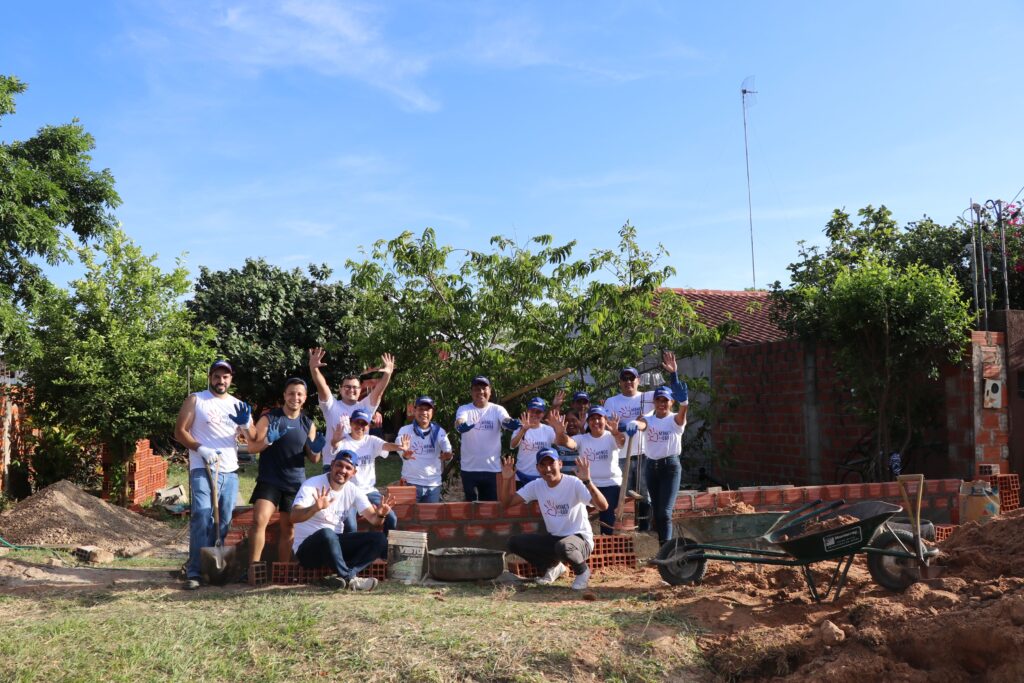 Voluntarios de Itacamba mejoraron la vivienda de trabajadora que colabora con la limpieza en sus oficinas 1 ITA 2