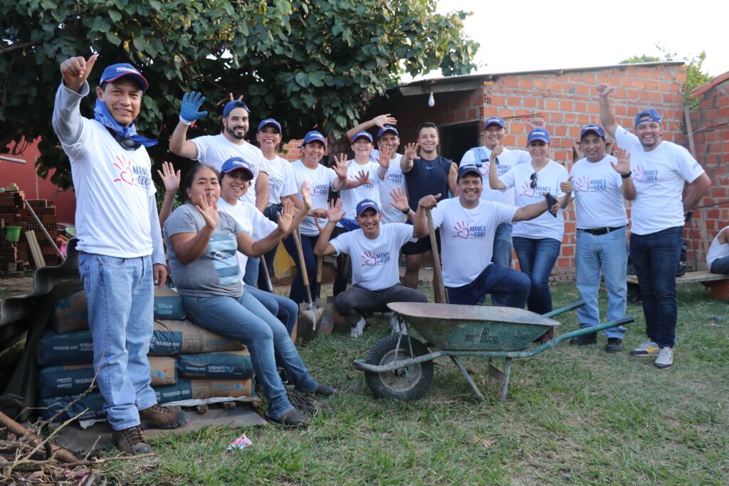 Voluntarios de Itacamba mejoraron la vivienda de trabajadora que colabora con la limpieza en sus oficinas 2 ITA 3