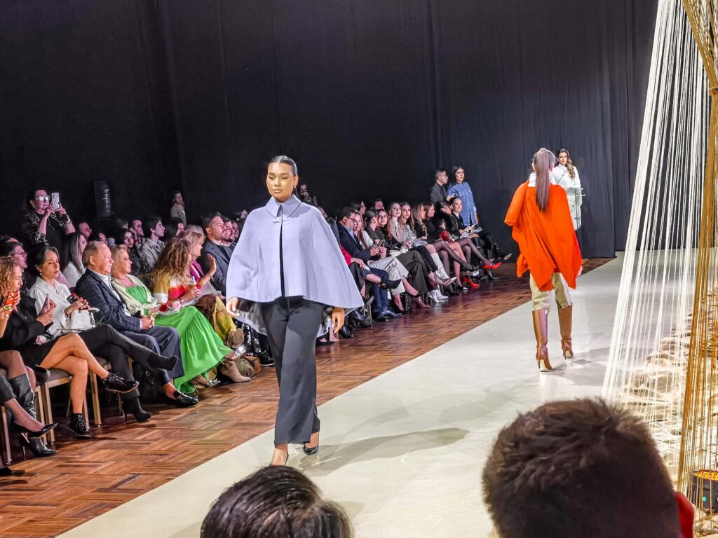 El Fashion show presentado por Índigo - Liliana Castellanos & Kielle Paris en el Hotel Los Tajibos 2 MODA 3