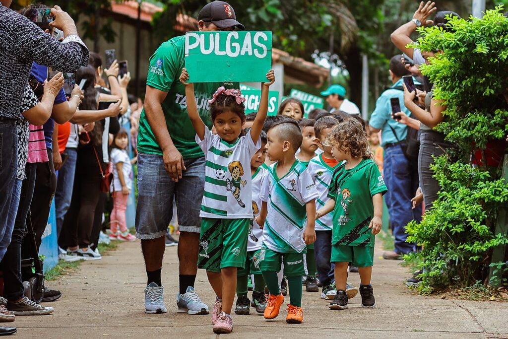 Gobernación y ALD entregan la Ley que declara “patrimonio deportivo de Santa Cruz” a la academia Tahuichi 1 Ta 2