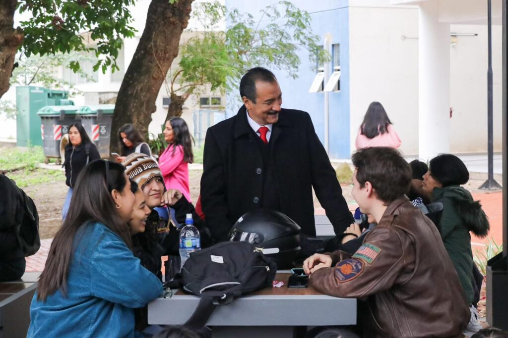 Un nuevo espacio de esparcimiento social “primera clase” en la Economía en la UAGRM 1 U 1