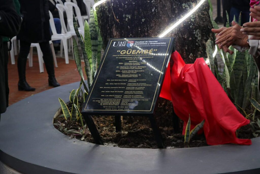 Un nuevo espacio de esparcimiento social “primera clase” en la Economía en la UAGRM 3 U 4