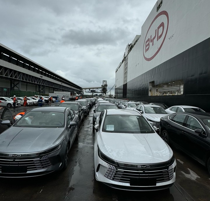 El embarque trajo nuevos modelos  de BYD que se estrenan en el mercado brasileño. Foto: @jorgemoraes
