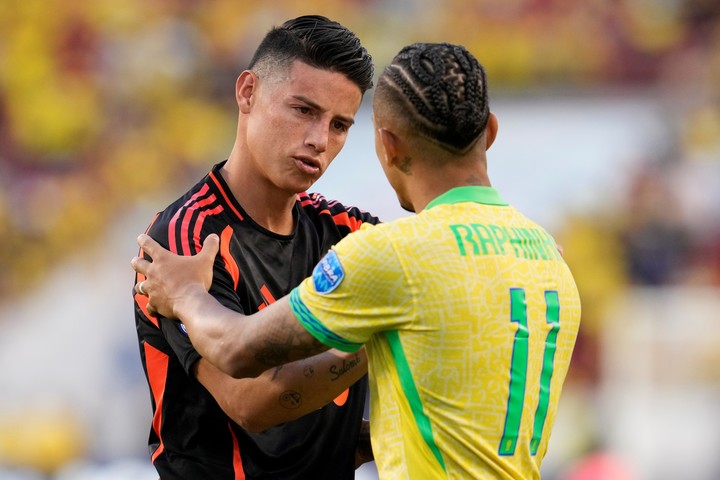 James Rodriguez y Raphinha, dos zurdas destacadas. Foto: AP Photo/Godofredo A. Vásquez.