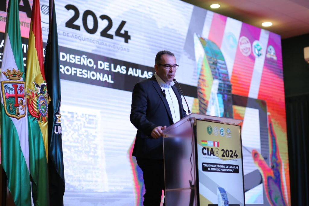 Gobernador destaca como un espacio de motivación profesional congreso de arquitectos de Bolivoa, Argntina y Perú 2 Mario 3