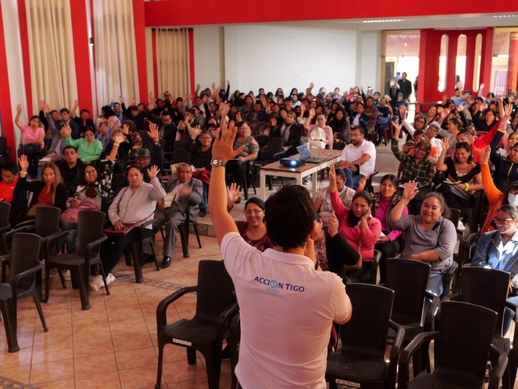 Tigo capacitó a maestros en networking educativo, neurociencia e inteligencia artificial 1 Taller maestros conectados 4