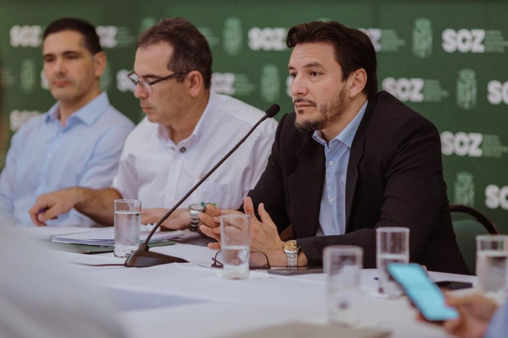 Gobernación se reúne con el sector económico cruceño en el 2do conversatorio de Economía y Finanzas 1 mario 1