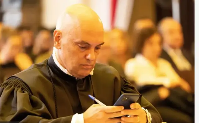 Cinco preguntas para entender por qué un juez en Brasil ordenó el bloqueo de la red social X en todo el país 3 El juez del Tribunal Supremo Federal de Brasil (TSF) Alexandre de Moraes.