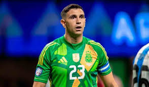 La FIFA sancionó a Dibu Martínez, que se perderá dos partidos de las Eliminatorias 1 CHAU 5