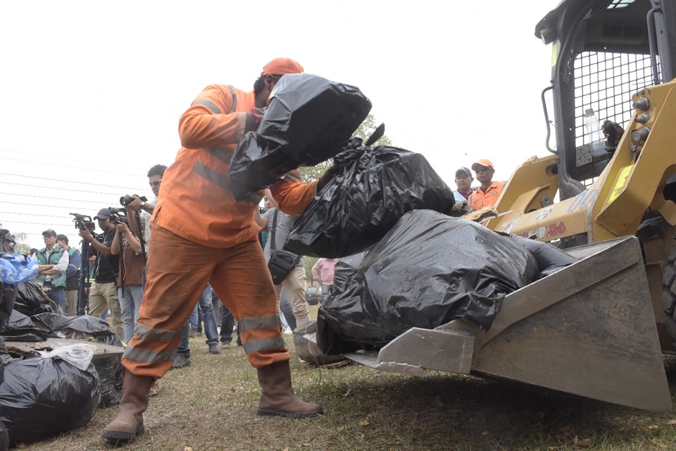 Retiran basura inflamable del Cordón Ecológico y parques; recuerdan que es prohibido quemar basurales en la ciudad 1 CORDON 2