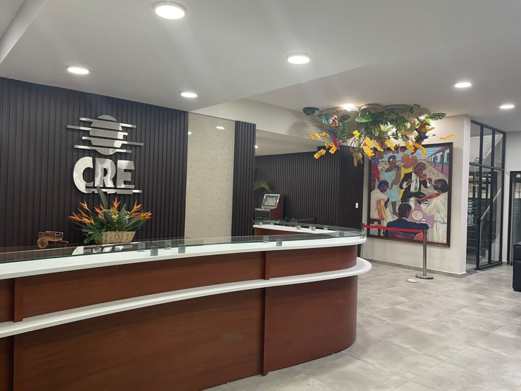 CRE transforma en una casona típica colonial la fachada de su oficina central 1 CRE 2