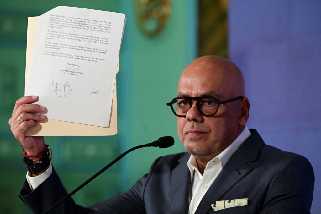 Edmundo González denuncia coacciones del chavismo en la Embajada de España para acatar la victoria de Maduro 2 IMG 3639