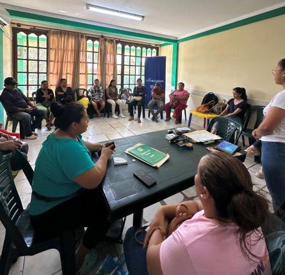 Tigo y Crecer IFD impulsan a 68.500 mujeres hacia el empoderamiento digital con el programa ‘Conectadas’ 1 Taller presencial Programa Conectadas 3