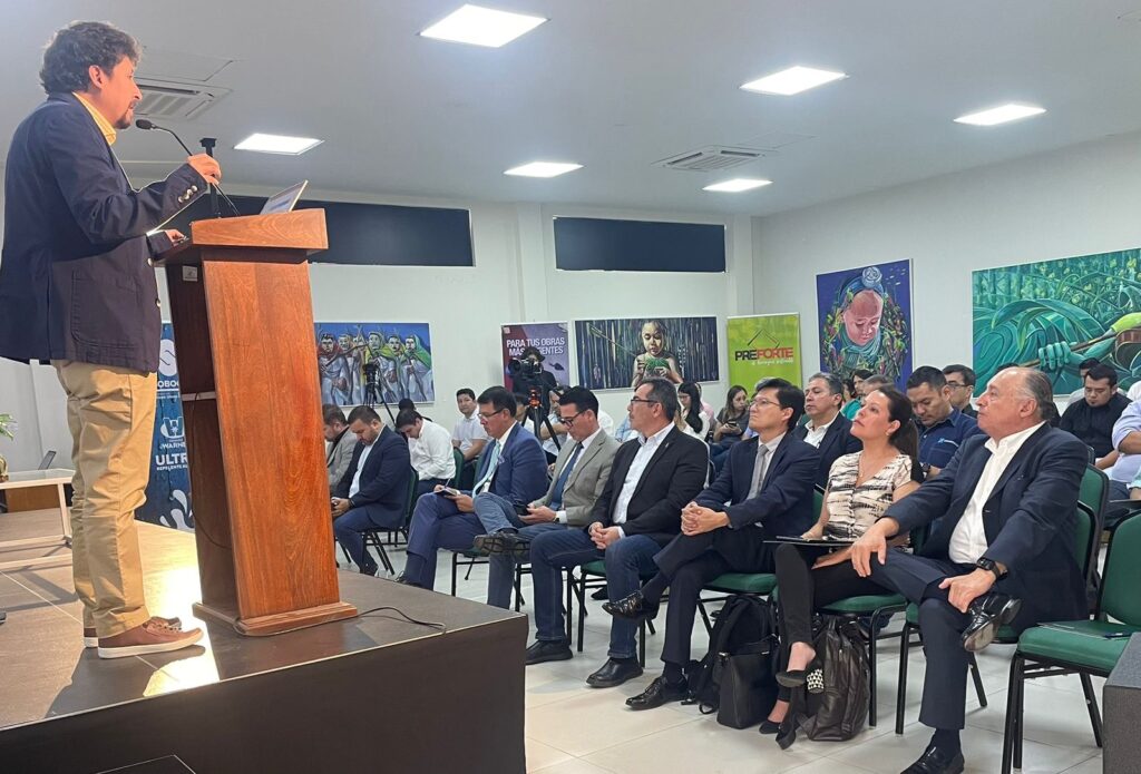 𝗙𝗼𝗿𝗼 de Cadecocruz sobre 𝗜𝗻𝗳𝗿𝗮𝗲𝘀𝘁𝗿𝘂𝗰𝘁𝘂𝗿𝗮 𝗦𝗼𝘀𝘁𝗲𝗻𝗶𝗯𝗹𝗲: “Los bonos verdes no son una opción, son una necesidad impostergable para el desarrollo” 3 code 4