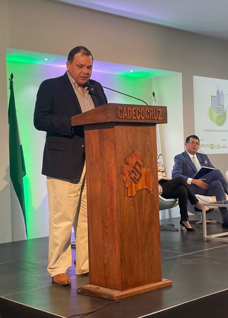 𝗙𝗼𝗿𝗼 de Cadecocruz sobre 𝗜𝗻𝗳𝗿𝗮𝗲𝘀𝘁𝗿𝘂𝗰𝘁𝘂𝗿𝗮 𝗦𝗼𝘀𝘁𝗲𝗻𝗶𝗯𝗹𝗲: “Los bonos verdes no son una opción, son una necesidad impostergable para el desarrollo” 1 code arze