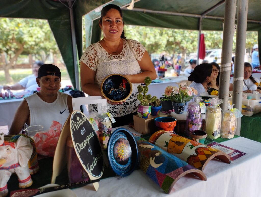 Emprendedores con discapacidad, brillan en la Feria “Aprende, Emprende y Vende”, que impulsa la Gobernación y Save the Children 1 d3fa73d9 f8e2 4a99 94ba d2a1bdf93ada