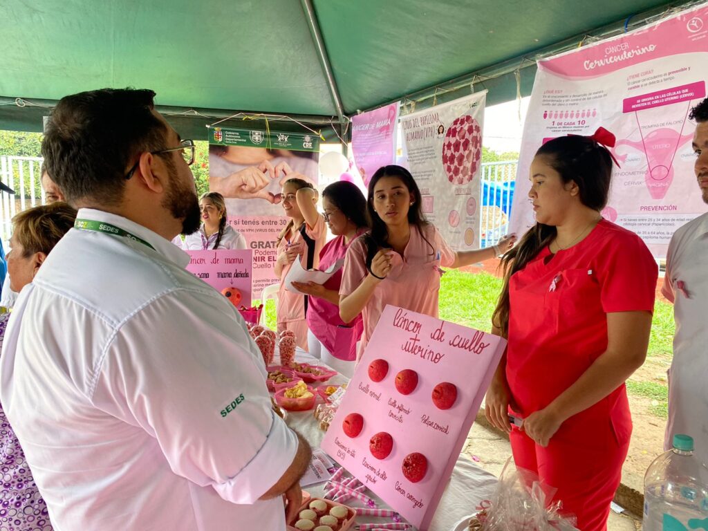 Centros de salud realizan ferias educativas para incentivar a la prevención del cáncer de mama 1 mama 2