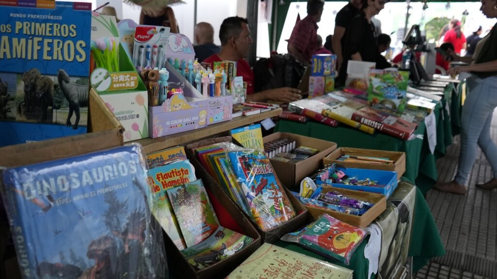 La II Feria del Libro “Quitate el susto leyendo” congrega a más de 50 expositores 1 LIBRO 3