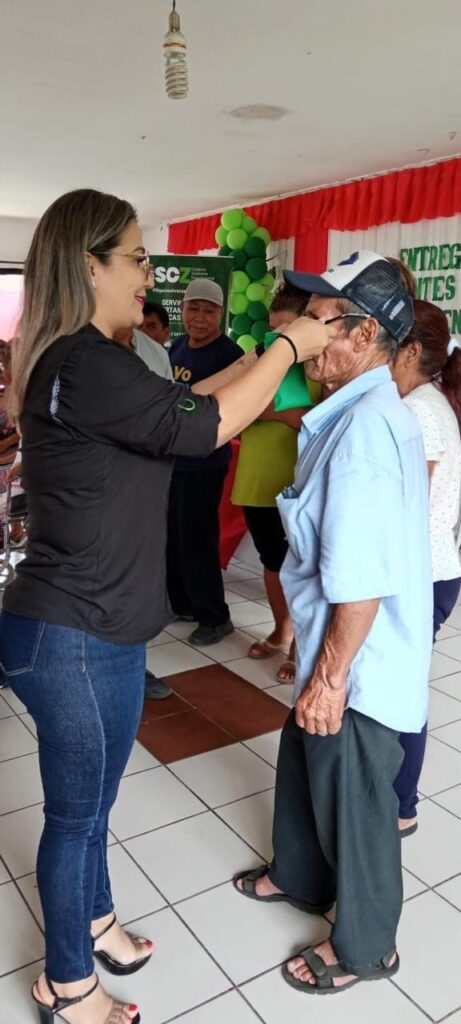 Adultos mayores de la provincia Obispo Santistevan reciben 150 lentes y 49 prótesis dentales de la Gobernación 1 Lentes 3
