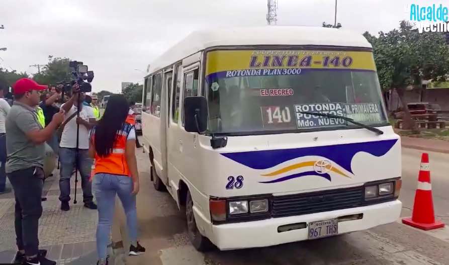 “La crisis y los bloqueos frenan el avance de obras en la ciudad”: Jhonny Férnández ratifica que el pasaje de micros es de Bs 2 1 MICRO