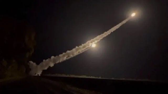 "Están echando leña al fuego": la furia de Rusia por la autorización de EEUU a Ucrania para usar sus misiles de largo alcance contra territorio ruso 1 Ucrania publicó un video en octubre de 2023 en el que mostró el lanzamiento de misiles ATACMS por primera vez.