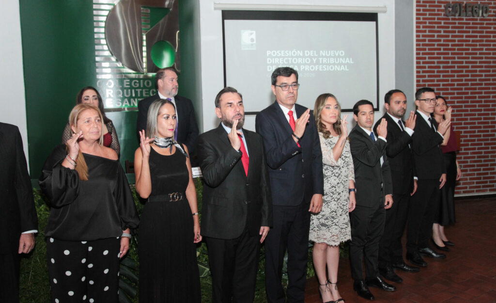 Percy Vargas Brittez asume la presidencia del Colegio de Arquitectos de Santa Cruz 1 jura 2