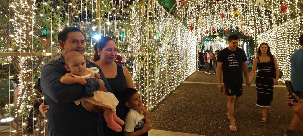 El paseo navideño de CRE encendió sus luces en la Plaza de la Luz 1 82333b33 4428 4877 b60f a3fec9c5bb02