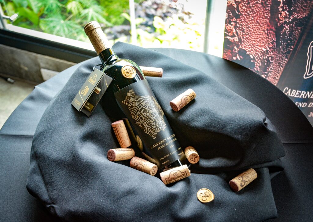 Hipermaxi celebra 30 años con un vino conmemorativo que une lo mejor de Bolivia 1 VINO 2