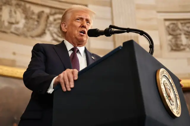 Trump borra la era Biden: se retira del acuerdo de París, indultos a asaltantes del Capitolio y decretos contra la diversidad 4 Trump en su discurso