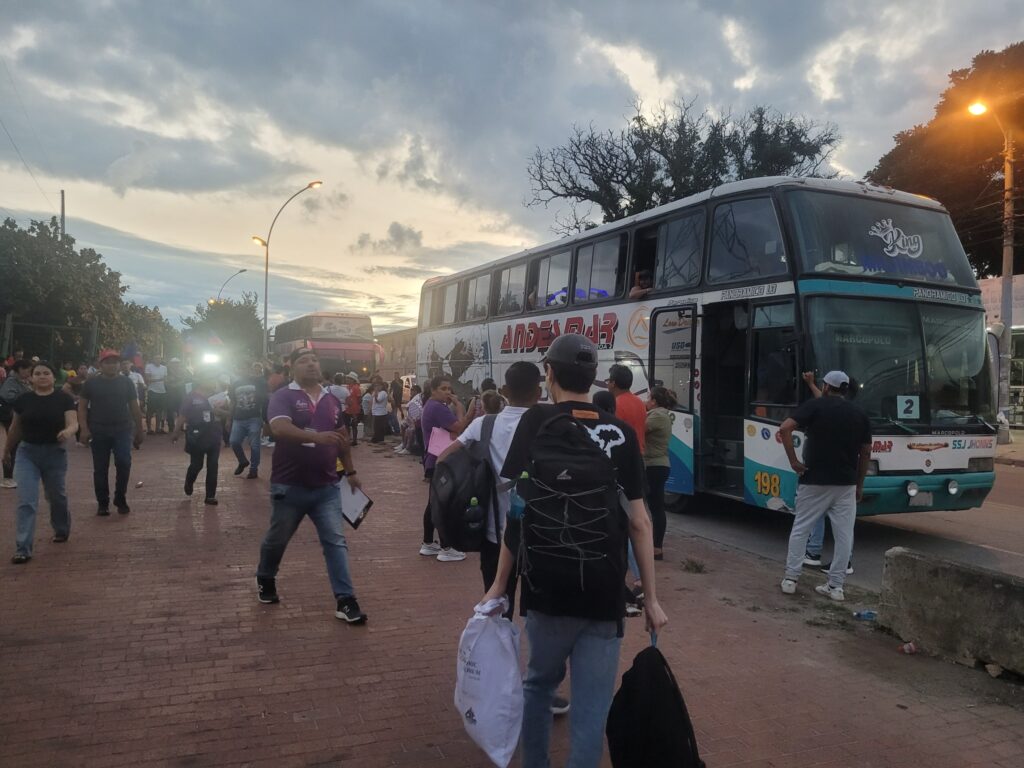 Manfred Reyes Villa se pone en carrera a la presidencia con una concentración nacional en el Félix Capriles 1 CAMBAS 1