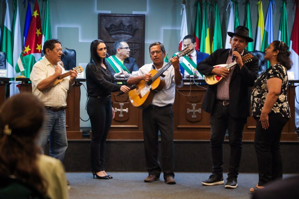 200 años de independencia: "Santa Cruz es el granero del país podemos asumir el rol de centro logístico clave en la CAN y el MERCOSUR" 1 200 anos 1