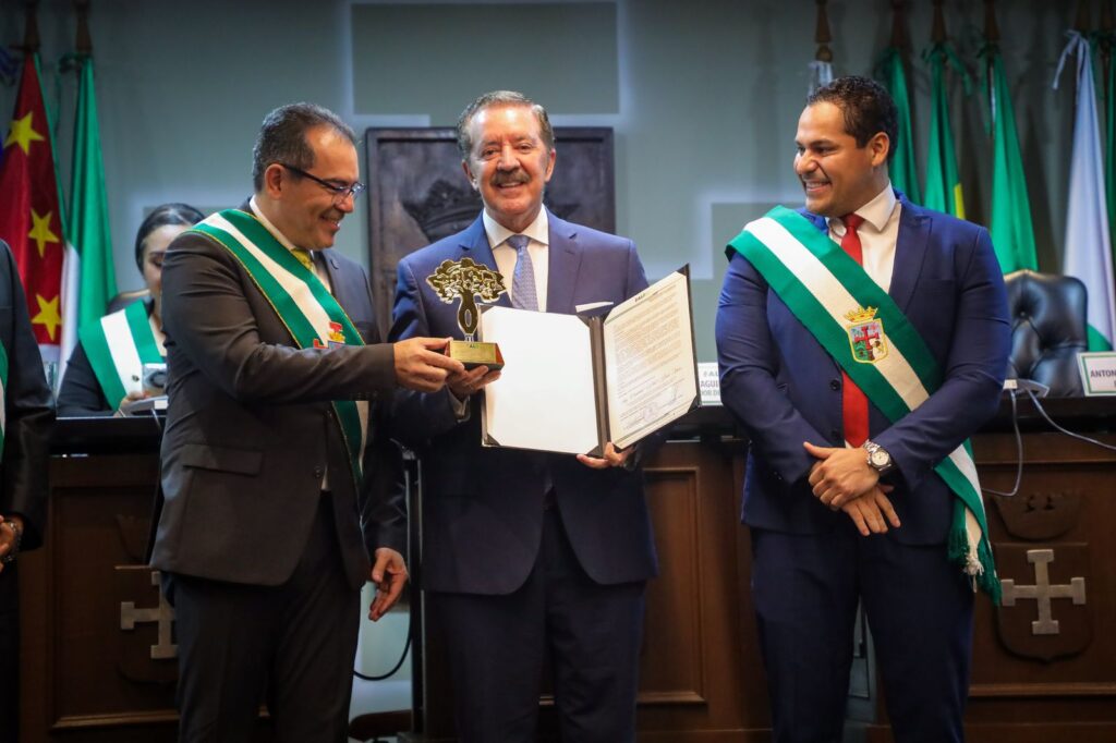 200 años de independencia: "Santa Cruz es el granero del país podemos asumir el rol de centro logístico clave en la CAN y el MERCOSUR" 2 200 anos 3