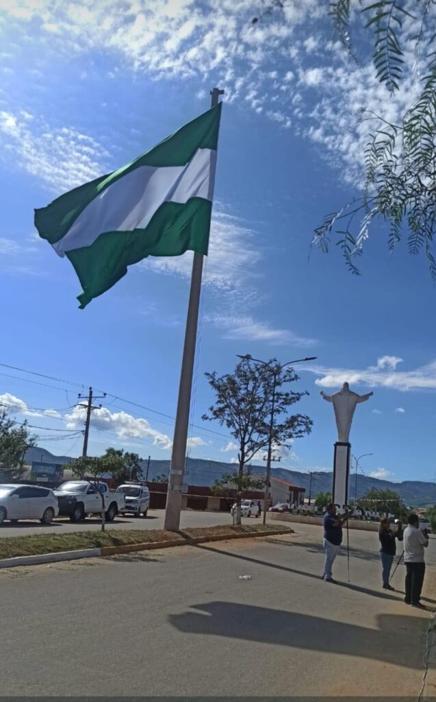 CRE despliega banderas gigantes para exaltar el 464 aniversario de la fundación cruceña 2 77fe580d 24dc 4da1 b503 72d234ea37e2