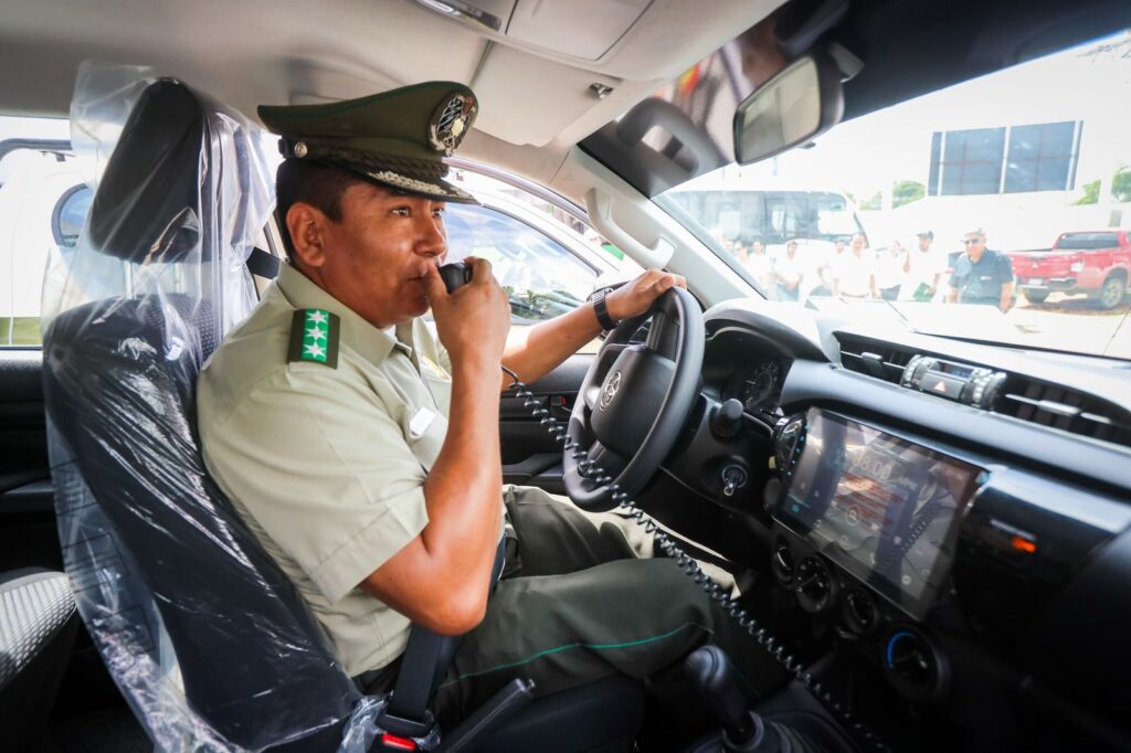 Gobernación entrega 10 camionetas patrulleras a la Policía Departamental de Santa Cruz 1 POLI 1