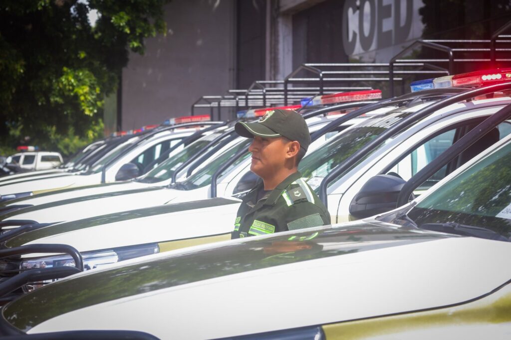 Gobernación entrega 10 camionetas patrulleras a la Policía Departamental de Santa Cruz 3 POLI 4