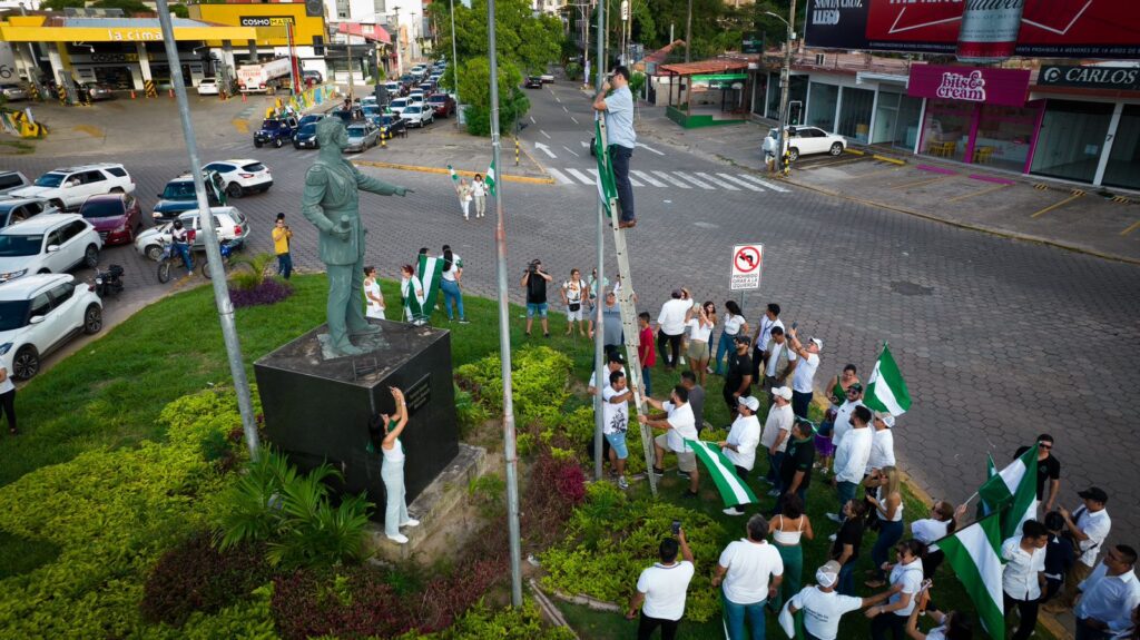 Institucionalidad cruceña recorrió las calles de la ciudad en la caravana "200 Años siempre libres" 3 cruz 4