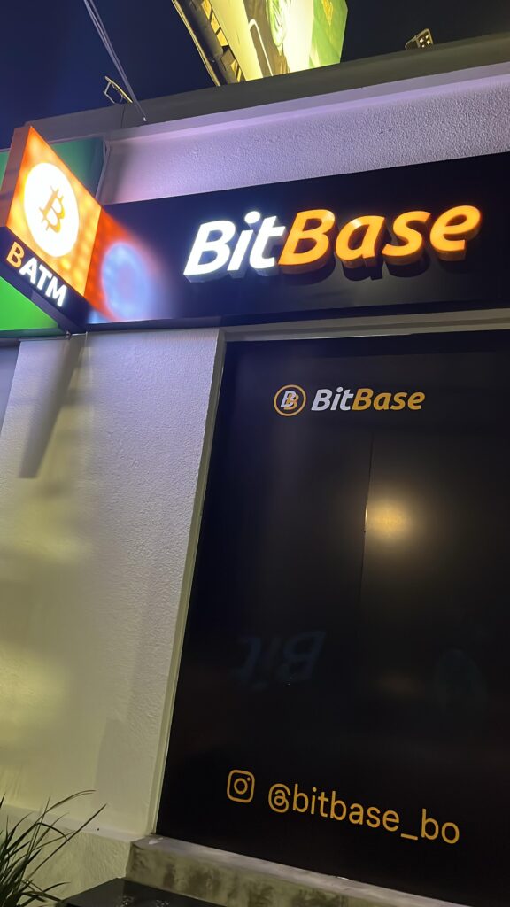 BitBase instala el primer cajero Bitcoin en Bolivia como alternativa a la escasez de dólares 1 2aad1da8 9a2b 415e b249 91eddb98c79e