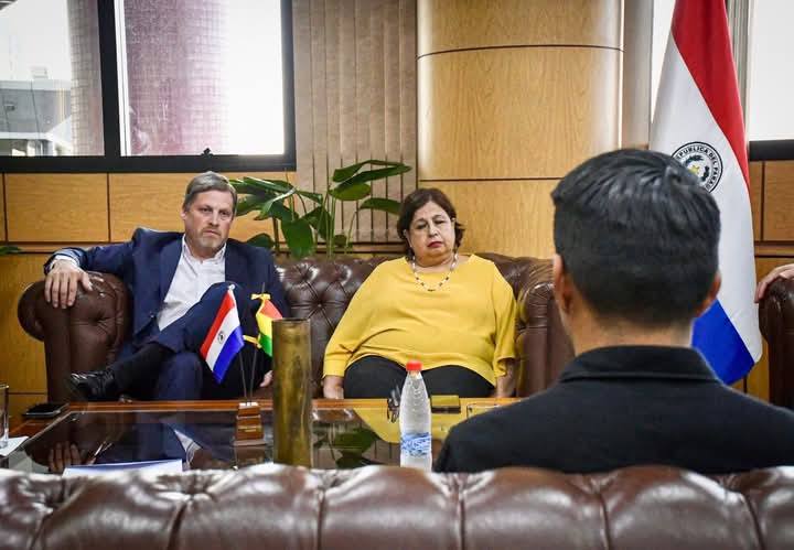 Andrónico aparece en Paraguay y elude por segunda vez un evento con Evo 2 Para 2