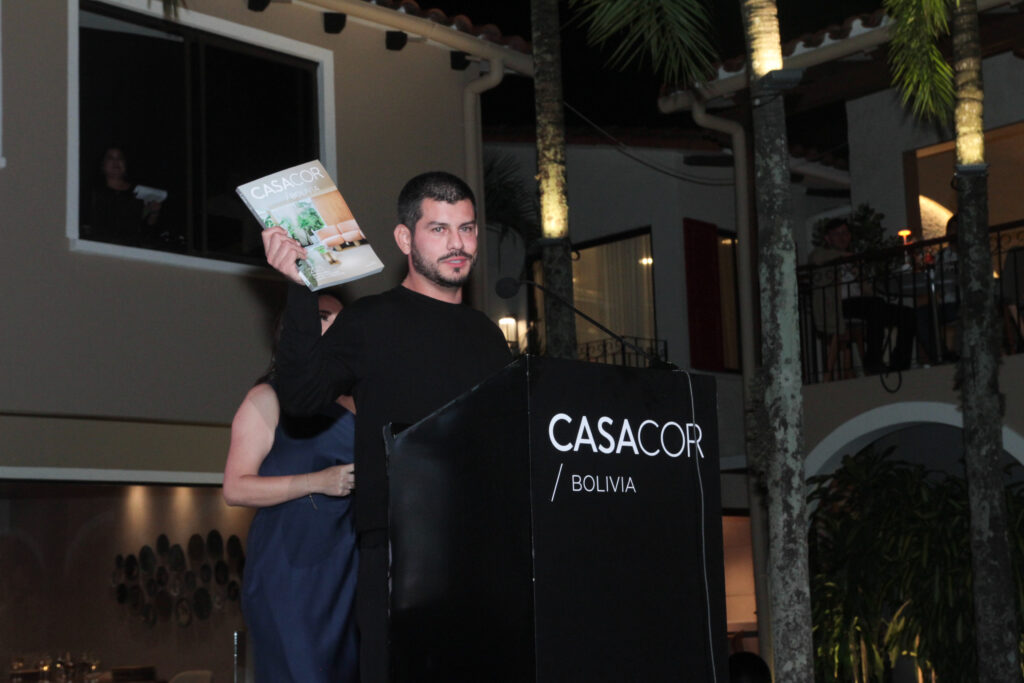 Roberto Franco conquista la portada del Anuario CASACOR Bolivia con su loft “Estudio 7” 1 Presentacion del anuario 24