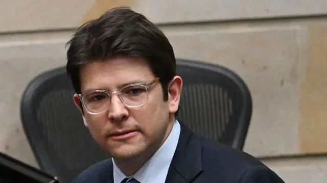 Qué se sabe del atentado contra Miguel Uribe Turbay, el precandidato a la presidencia de Colombia que recibió varios impactos de bala 1 Miguel Uribe en el senado de Colombia