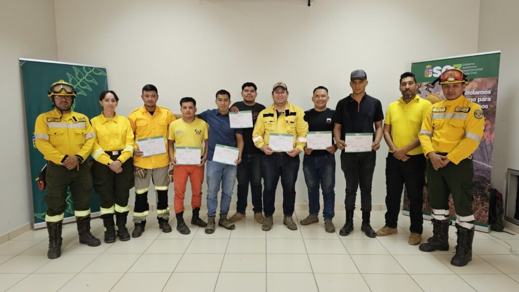 Bomberos de la Gobernación capacitan a jóvenes en técnicas de combate de incendios forestales 1 BOMBE 2