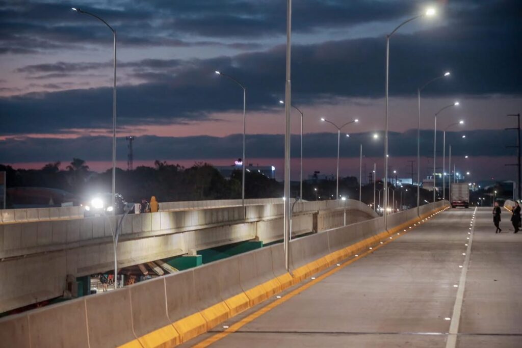 Jhonny Fernández inaugura moderno viaducto en la vía a Cotoca 1 IMG 7780